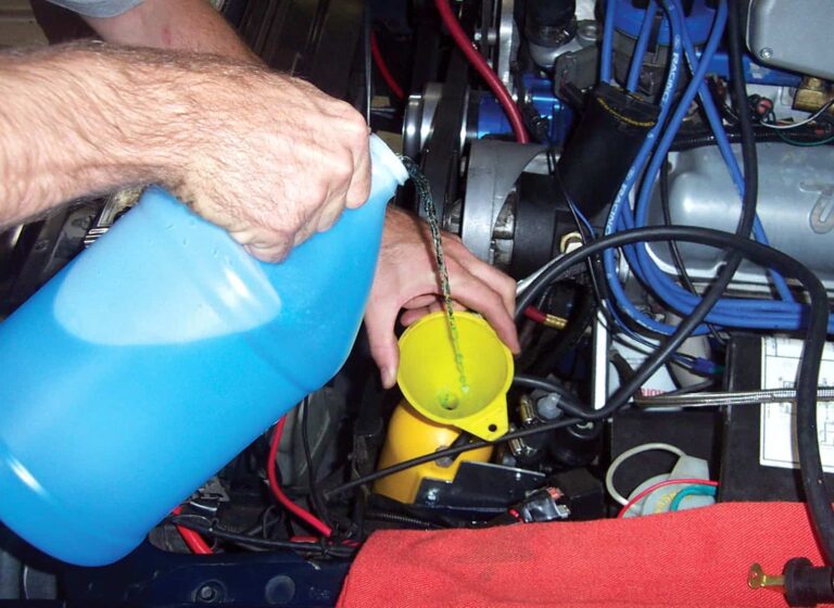 How to Spray Windshield Washer Fluid