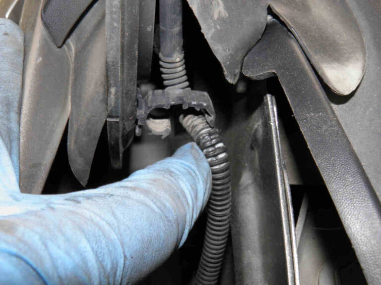 How to Repair a Windshield Washer Hose